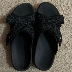Spenco orthopedic slides with Velcro strap.  EUC worn a handful of times.